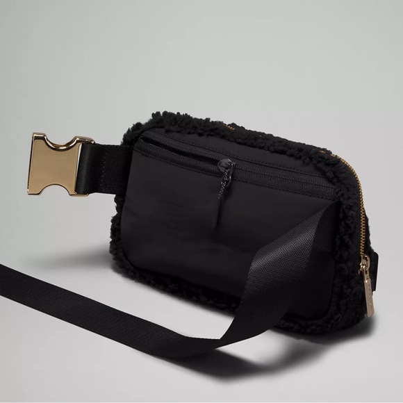 Everywhere Belt Bag 1L (fleece) - Picture 3 of 4